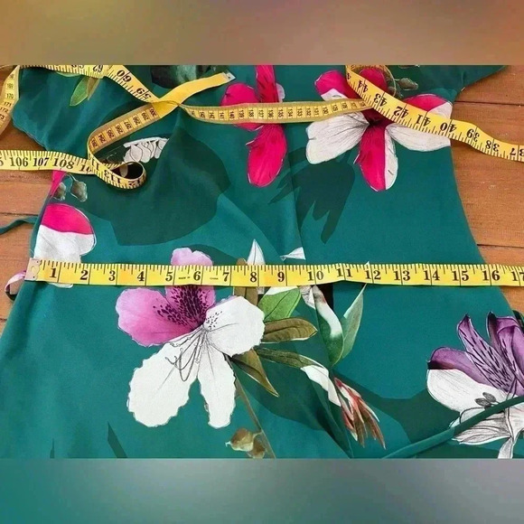 Aritzia Babaton Wallace Dress Emerald Floral Wrap Dress  Tropical Knee Length - Picture 13 of 13